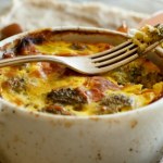 Kremowa zapiekanka z brokułami zachwyci całą rodzinę. Prosty i szybki przepis na obiad