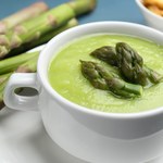 Kremowa zupa zielonej bogini. Smakuje wybornie na ciepło i na zimno