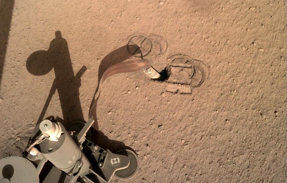 Kret po zdjeciu podtrzymującej go struktury (sierpień 2019) /NASA/JPL-Caltech /Materiały prasowe