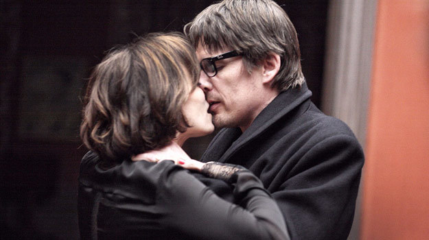 Kristin Scott Thomas i Ethan Hawke w filmie "The Woman in the Fifth" /materiały prasowe