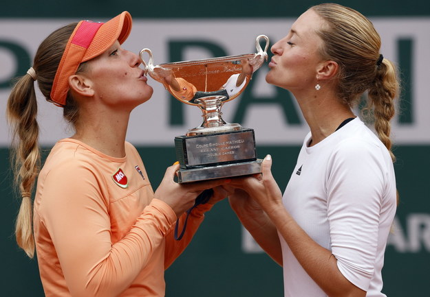 Kristina Mladenovic i Timea Babos /YOAN VALAT  /PAP/EPA