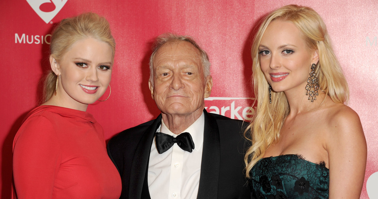 Kristina Shannon (L), Hugh Hefner (C) i Karissa Shannon (P) w 2012 roku /Jason Merritt /Getty Images