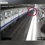 Krok od tragedii: Zapatrzona w telefon omal nie wpadła pod pociąg