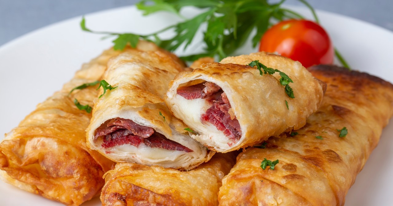 Krokieciki z pastrami to przekąska, która ucieszy każdego miłośnika mięsa /esindeniz /123RF/PICSEL