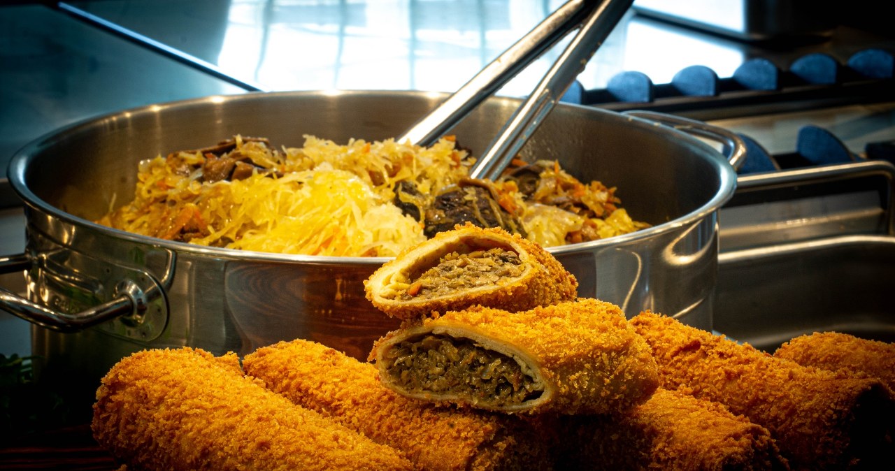 Krokiety z kapustą i grzybami – klasyczne danie wigilijne /Adobe Stock /INTERIA.PL