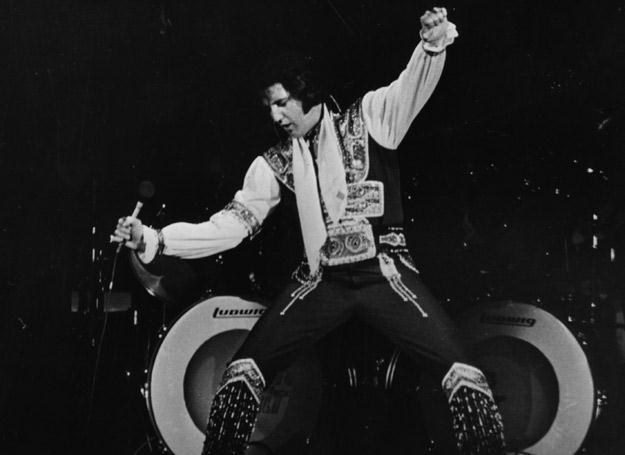 Król Elvis w akcji - fot. Hulton Archive /Getty Images/Flash Press Media