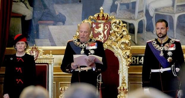 Król Harald, królowa Sonja i książę Haakon /AFP