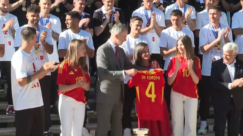 Król Hiszpanii przywitał piłkarzy po zwycięstwie w Euro 2024. WIDEO