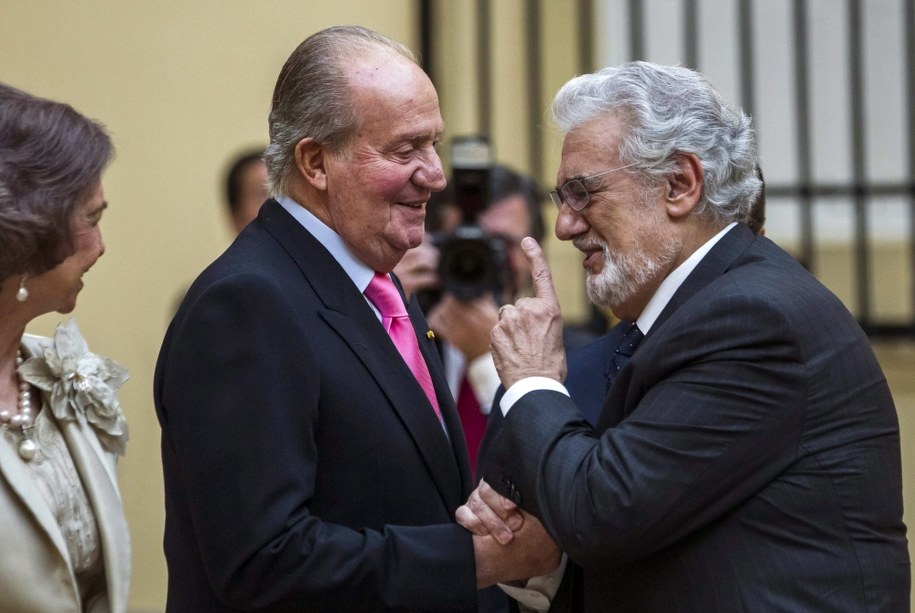 Król Juan Carlos i Placido Domingo /EMILIO NARANJO /PAP/EPA