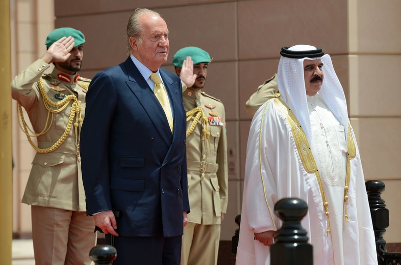 Król Juan Carlos podejmowany przez szejka Bahrajnu /AFP