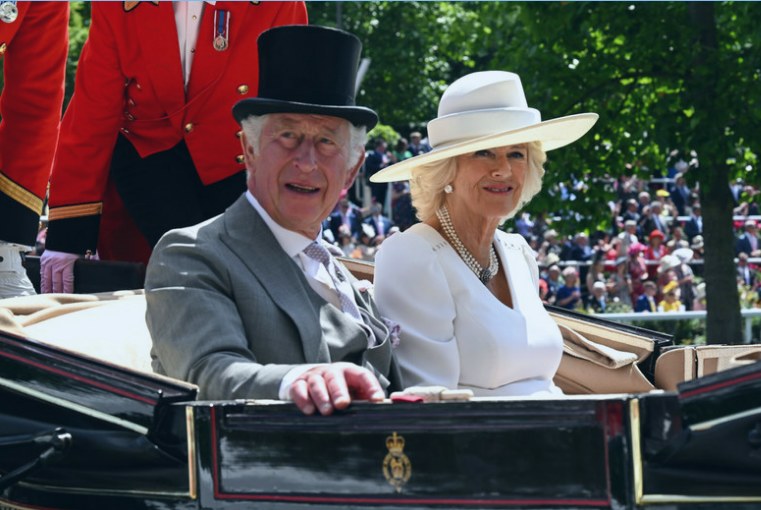 Król Karol i królowa małżonka Camilla /Rex Features /East News