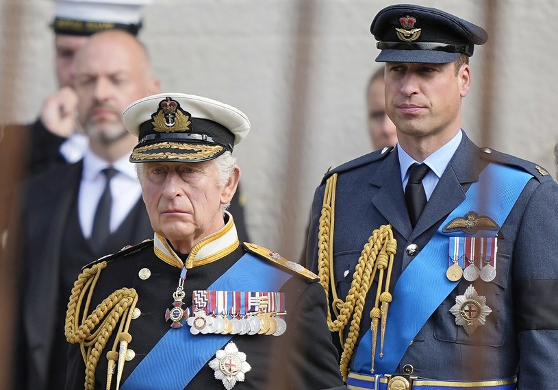Król Karol i książę William. /Martin Meissner/Associated Press/East News /East News