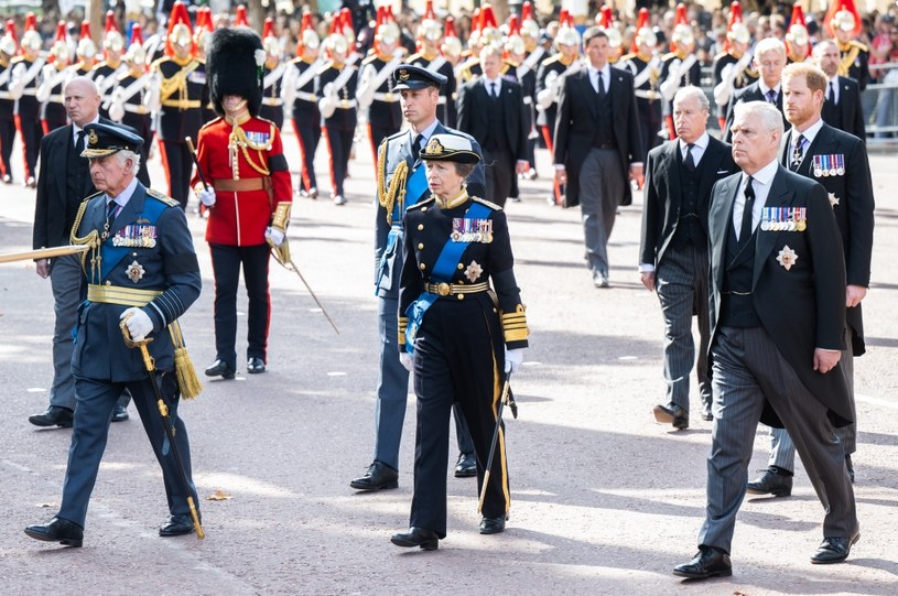 Król Karol III, księżniczka Anna oraz książę Andrzej, żegnają królową Elżbietę II /Samir Hussein/WireImage /Getty Images
