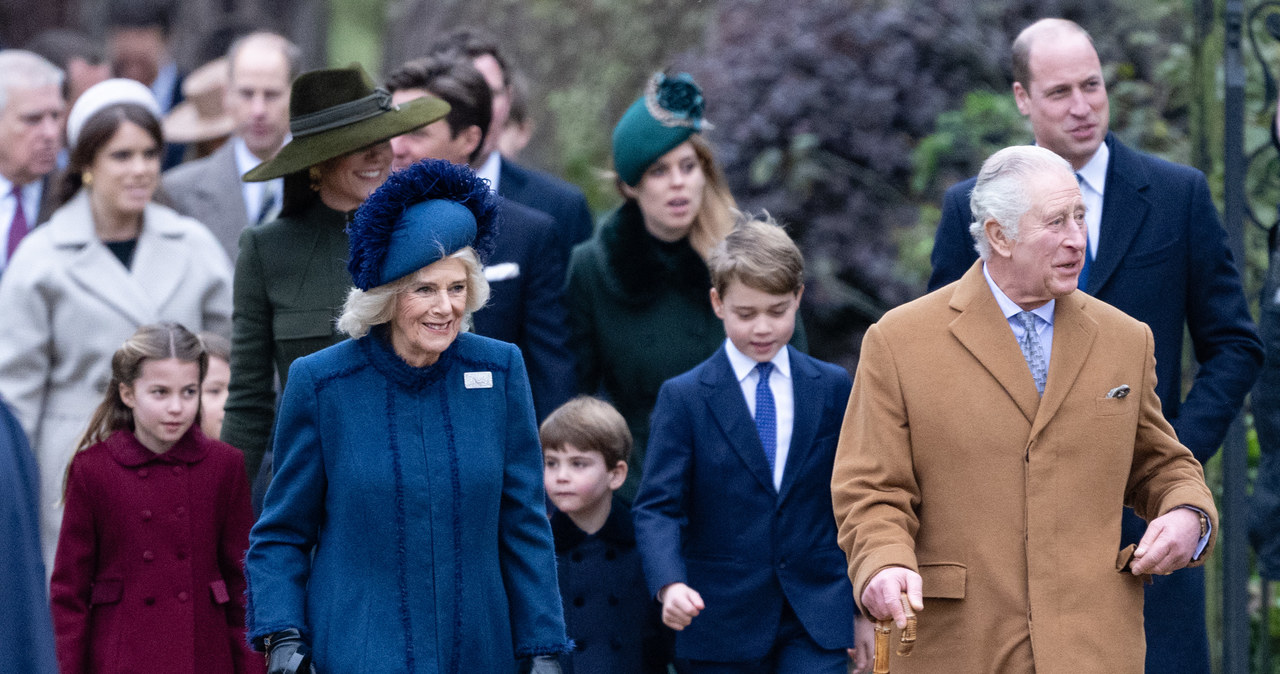 Król Karol III na spacerze z żoną, księciem Harrym i Kate Middletoa /Samir Hussein /Getty Images