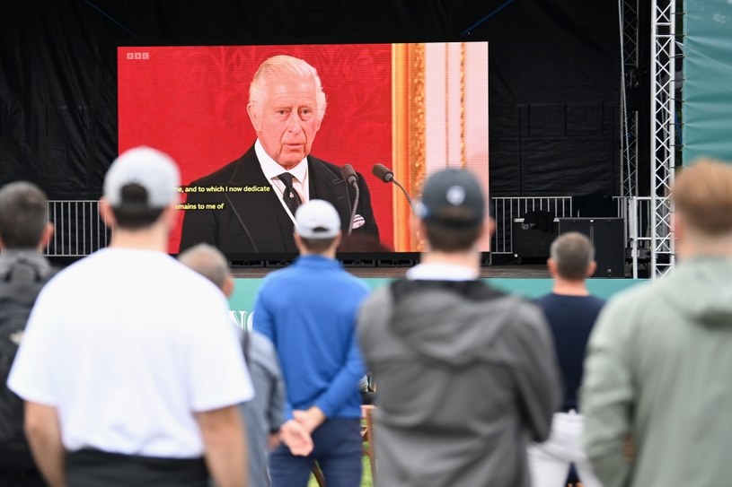 Król Karol III obejmuje panowanie /Getty Images