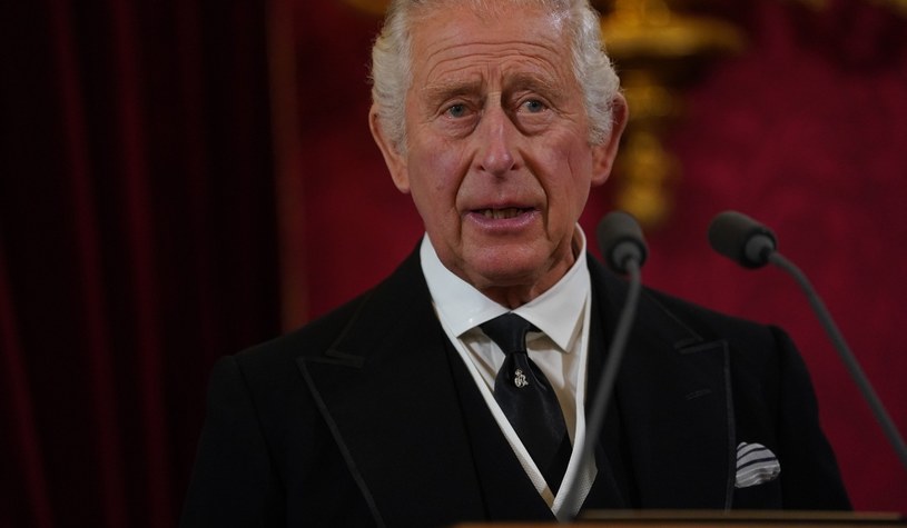 Król Karol III obejmuje panowanie /Getty Images