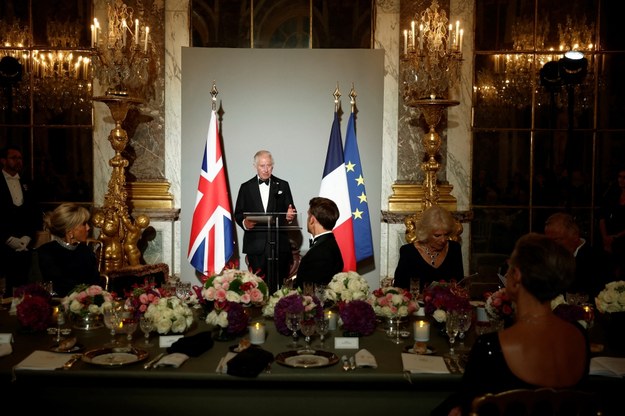 Król Karol III podczas uroczystej kolacji w Wersalu /BENOIT TESSIER / POOL MAXPPP OUT /PAP/EPA