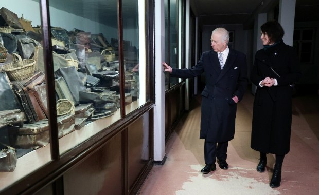 ​Król Karol III poruszony wizytą w Auschwitz