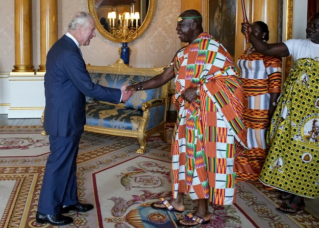 Król Karol III przyjmuje wizytę Króla Asanti Otumfuo Osei Tutu II /Gareth Fuller-PA/POOL supplied by Splash News /East News