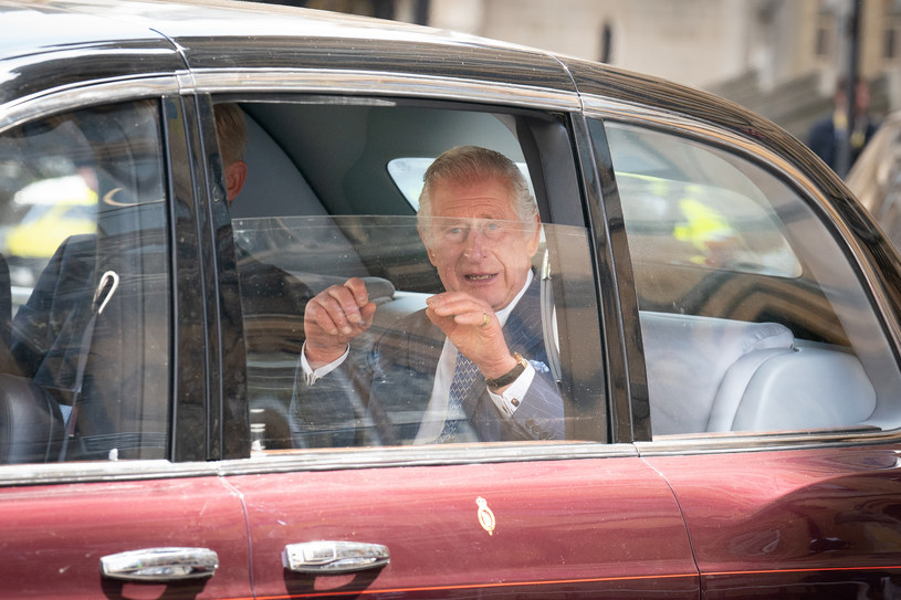 Król Karol III wraca z próby koronacyjnej /STEFAN ROUSSEAU /Getty Images