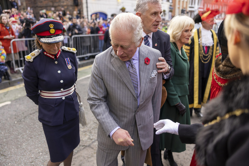Król Karol III został obrzucony jajkami podczas pozdrawiania tłumu! /James Glossop/The Times / PA Images / Forum /Agencja FORUM