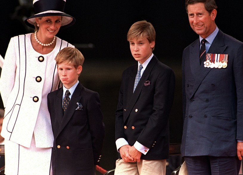 Król Karol kazał synom nosić garnitury? /Princess Diana Archive / Stringer /Getty Images