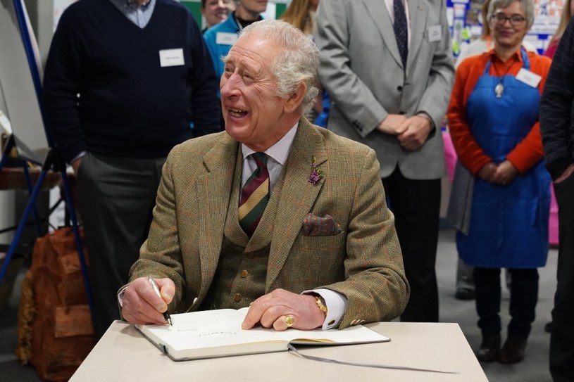 Król Karol podczas wizyty w siedzibie organizacji dobroczynnej /WPA Pool /Getty Images