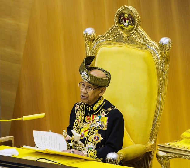 Król Malezji lubi opływać w luksusach. /AHMAD YUSNI /PAP/EPA