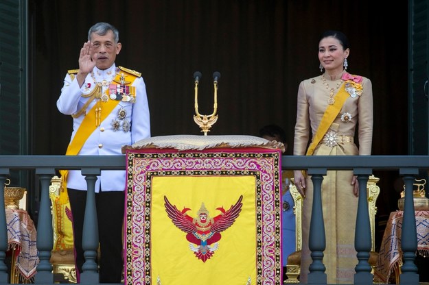 Król Tajlandii ze swoją czwartą żoną /DIEGO AZUBEL /PAP/EPA