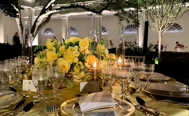 Królewska kolacja w Białym Domu. Trump wydaje państwowe przyjęcie