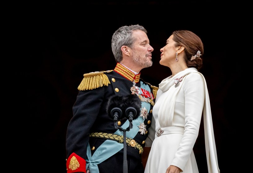 Królewska para zachwyciła Duńczyków romantycznym pocałunkiem / Patrick van Katwijk / Contributor /Getty Images