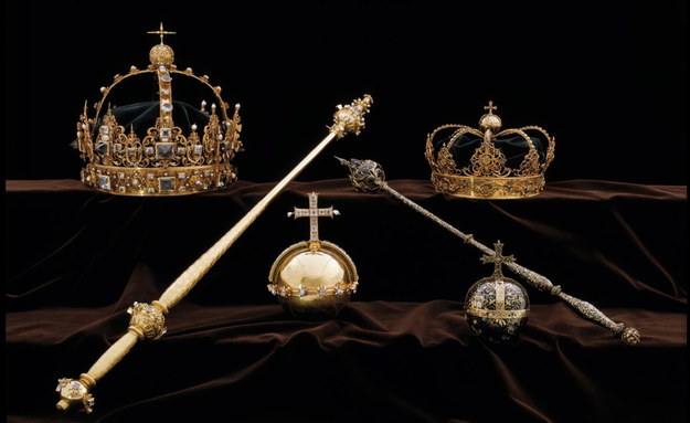 Królewskie insygnia Karola IX i jego żony Krystyny Holsztyńskiej /SWEDISH POLICE /PAP/EPA