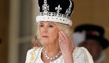 Królowa Camilla przemyciła tajne symbole na sukni koronacyjnej! To gest wielkiej miłości