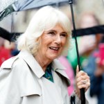 Camilla Parker Bowles Królowa Camilla wybiera ponadczasowy płaszcz. Wiele Polek też ma w swojej szafie