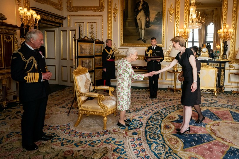 Królowa Elżbieta II była w bardzo dobrej formie, a uśmiech nie schodził z jej twarzy /Aaron Chown/Press Association/East News /East News