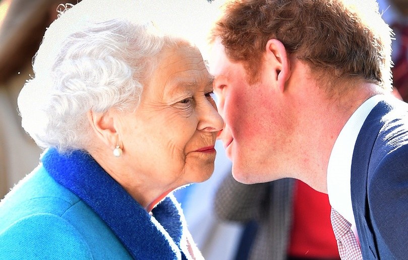 Królowa Elżbieta II i książę Harry /WPA Pool /Getty Images