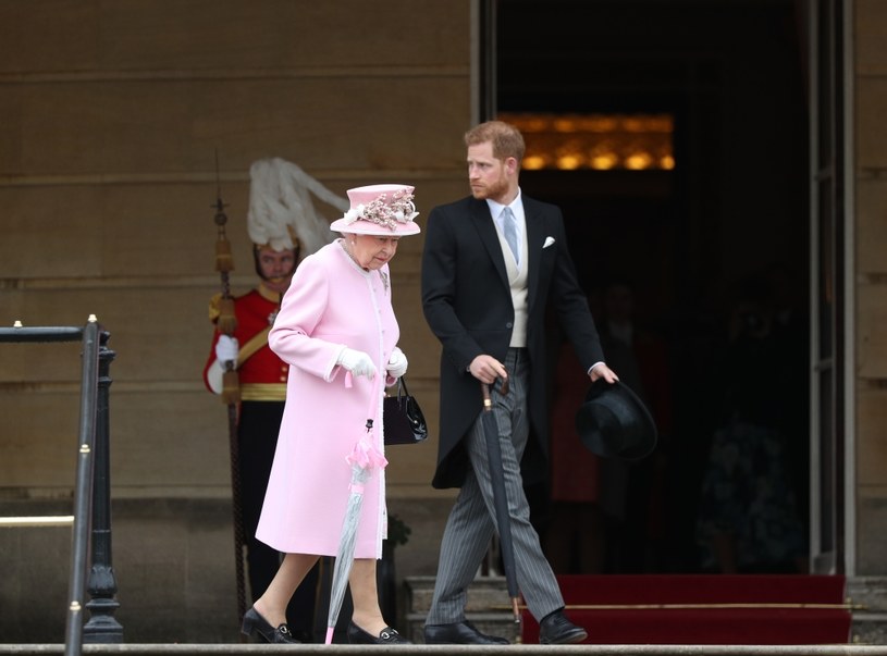 Królowa Elżbieta II i książę Harry /Getty Images