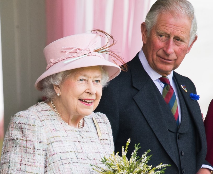 Królowa Elżbieta II i książę Karol / Samir Hussein / Contributor /Getty Images