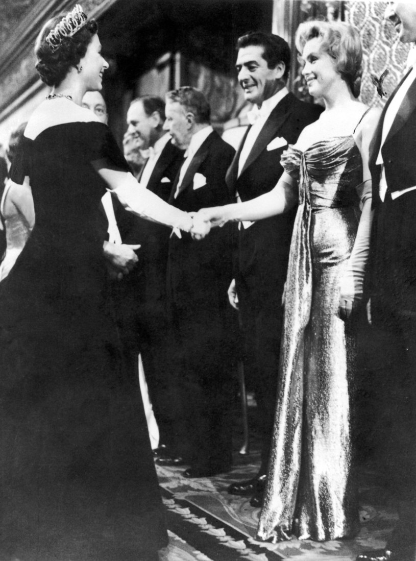 Królowa Elżbieta II i Marilyn Monroe / Keystone-France / Contributor /Getty Images