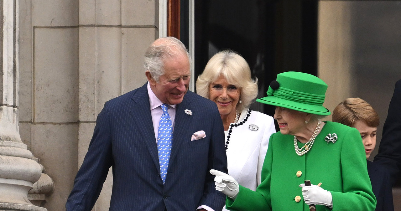 Królowa Elżbieta II, książę Karol i księżna Camilla /Leon Neal / Staff /Getty Images