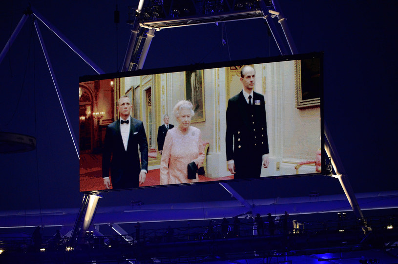Królowa Elżbieta II, księżę Filip i Daniel Craig w filmiku na otwarcie Igrzysk Olimpijskich w 2012 roku w Londynie, fot. Harry E. Walker/Tribune News Service /brak /Getty Images