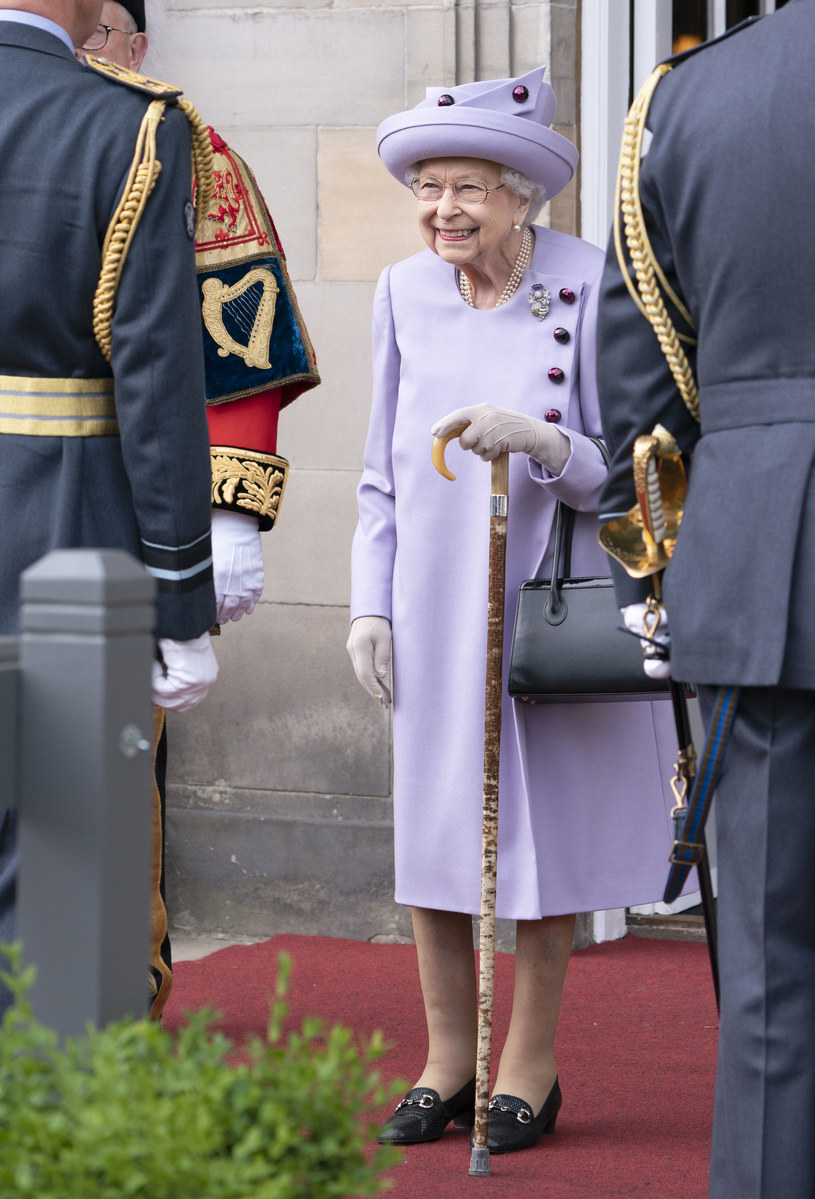 Królowa Elżbieta II ma poważne problemy z chodzeniem /Pool / Pool /Getty Images