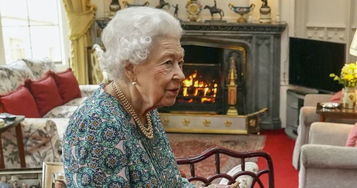 Królowa Elżbieta II mimo wielu lat panowania, wciąż potrafi zaskoczyć swoich poddanych /POOL PA/Associated Press/East News /East News