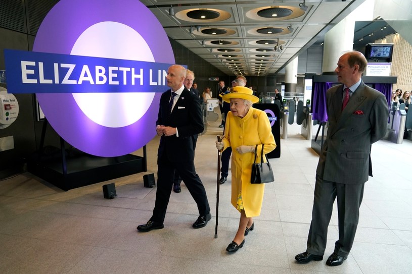 Królowa Elżbieta II na otwarciu nowej linii metra w Londynie /Getty Images