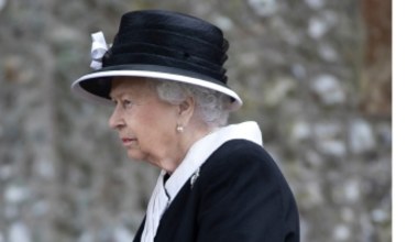 Królowa Elżbieta II na pogrzebie hrabiny Carnarvon