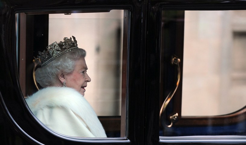 Królowa Elżbieta II pakowała do walizki konkretne rzeczy. Część z nich może zaskakiwać /Photoshot/REPORTER /East News