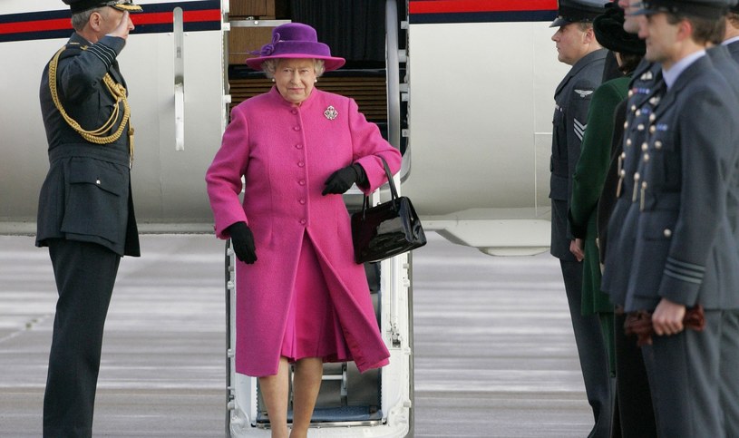 Królowa Elżbieta II panuje już prawie 70 lat. W tym czasie odbyła mnóstwo zagranicznych podróży /Mark Cuthbert / Contributor /Getty Images
