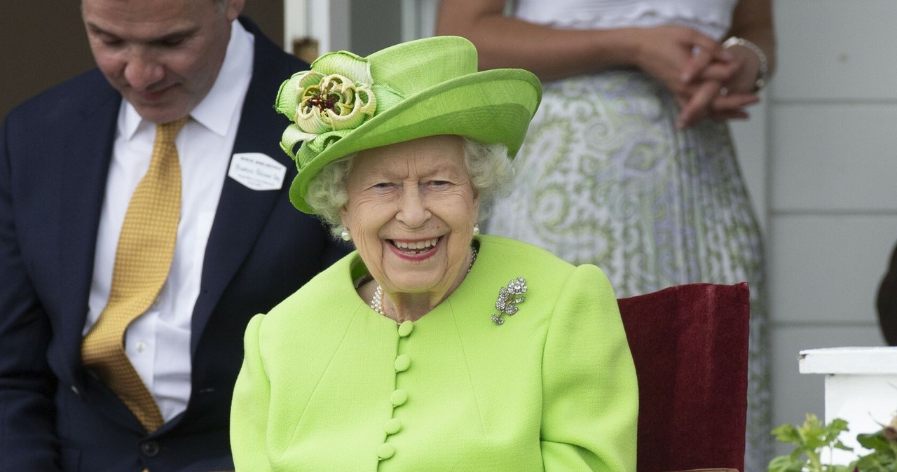 Królowa Elżbieta II podczas finału zawodów polo wyglądała na radosną. Humor tego dnia wyraźnie dopisywał brytyjskiej monarchinii /David Hartley/Shutterstock /East News