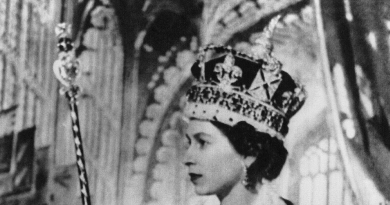 Królowa Elżbieta II podczas koronacji /Courtesy Everett Collection /East News
