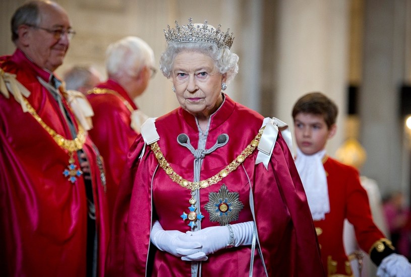 Królowa Elżbieta II podczas niezwykle ważnych uroczystości, również kościelnych. Wówczas też zakłada koronę, która jest symbolem suwerenności monarchy. /WPA Pool /Getty Images